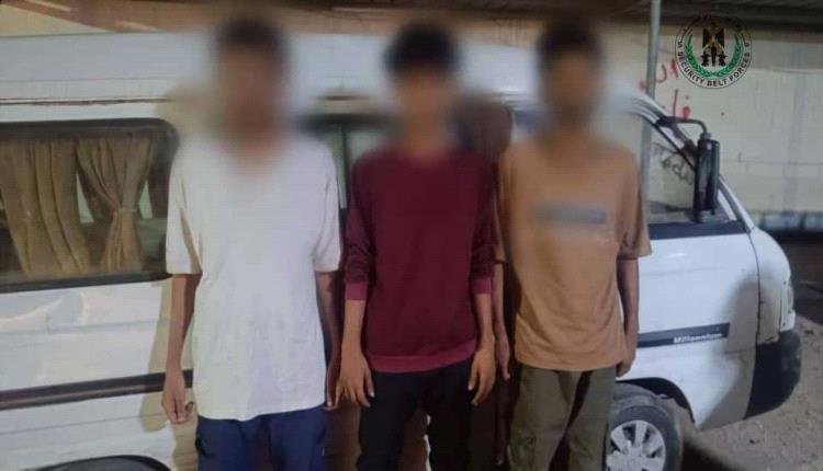 ضبط عصابة تتقطع للمواطنين في عدن وتنهب مقتنياتهم