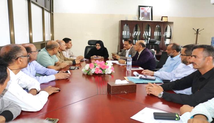 تعز.. اجتماع موسع يناقش أوضاع المستشفيات وتحسين الخدمات الطبية 