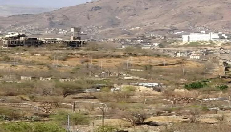 الحوثيون يفجرون عبوة ناسفة لإغلاق المنفذ الشرقي في تعز