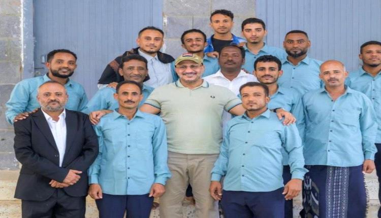 صالح يتلقى فرقة الجمهورية ويؤكد: الحوثي يسعى لإلغاء إرث اليمن الفني