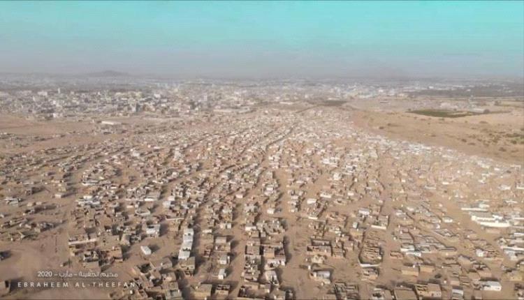 سكان أكبر مخيم نازحين في اليمن مهددون بالموت.. وسلطة مأرب تتجاهل