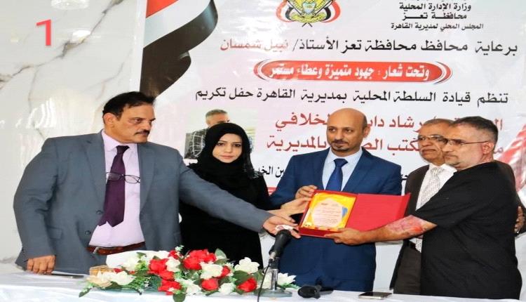بعد نجاته من هجوم ارهابي.. الطبيب البطل يكشف فضيحة الشهادات المزورة ويُكرم بدرع التميز في تعز