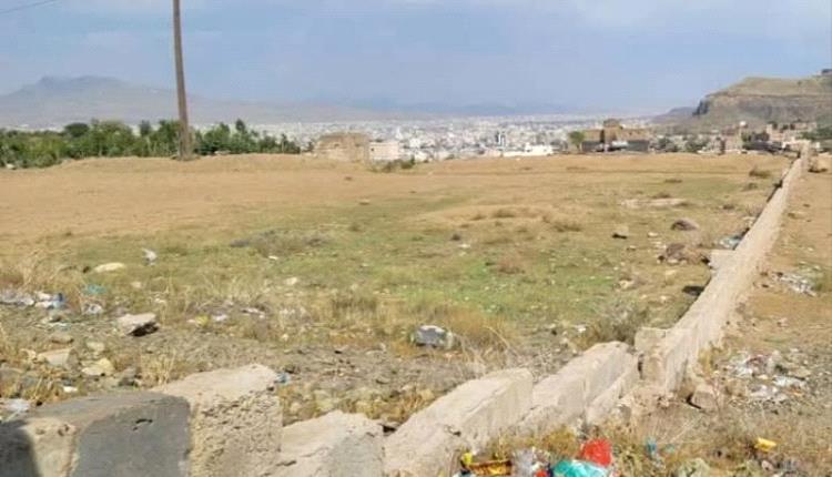 بخدعة صادمة.. قيادي حوثي يستولي على أرض مواطنين في إب