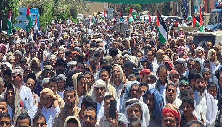 الآلاف يجددون في مأرب التضامن مع غزة ويُنددون بالمجازر اليومية
