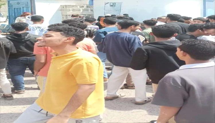 طلاب عدن في المنازل.. تدشين الاختبارات النهائية في المحافظات المحررة
