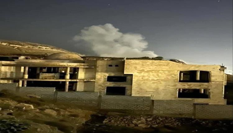 ليلة الرعب في صنعاء: 22 غارة أمريكية بقنابل شديدة الانفجار تهز العاصمة وتُشعل سماءها بالدخان والنار