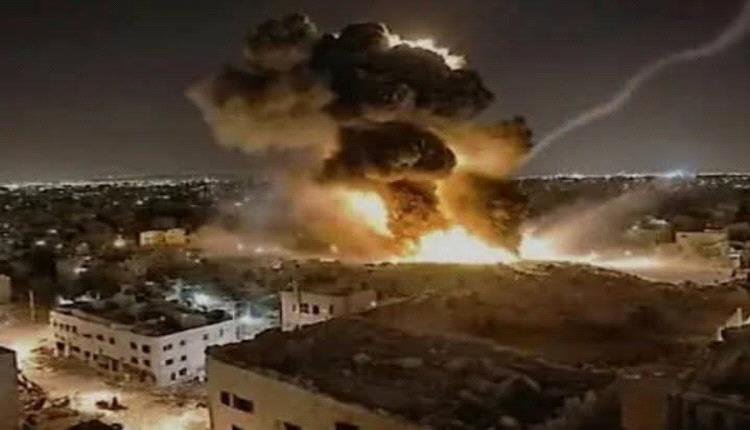 غارات تطارد قيادات حوثية بعد فرارها من صنعاء.. الكشف عن تفاصيل استهداف معسكر سري وهام