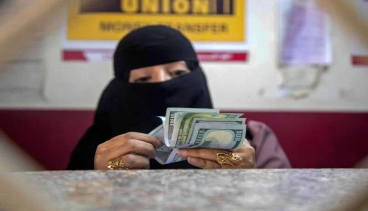 انهيار العملة يثير غضب اقتصاديين: مزادات البنك المركزي مقامرة تفاقم معاناة الشعب