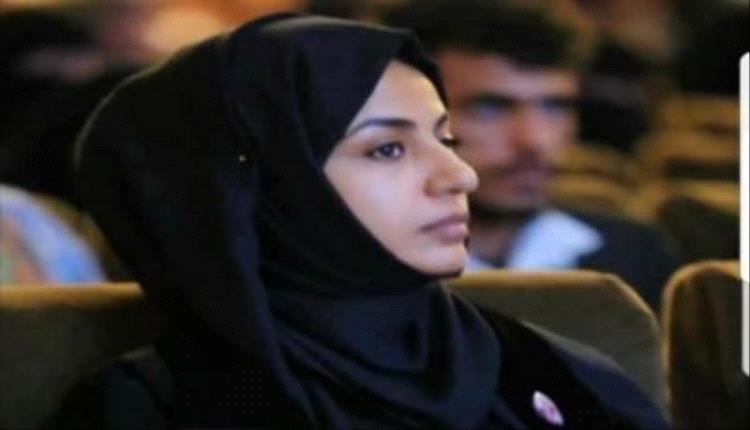 تقدمون أرواح الناس تضحية.. أبنة قيادي حوثي بارز تسخر من مزايدة الجماعة بقضية غزة