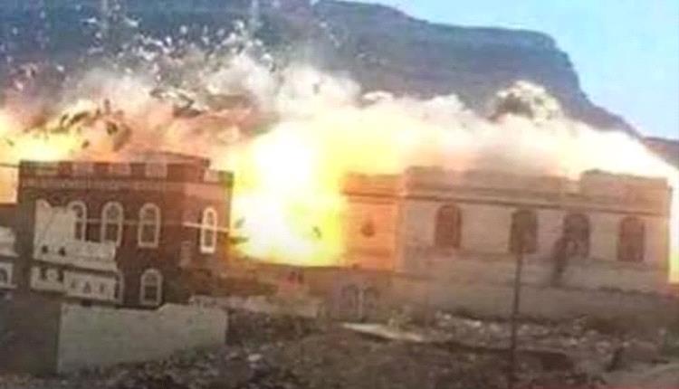 الشميري يكشف عن هروب قيادات حوثية إلى هذه الأماكن وأسماء معسكرات سرية أحرقتها الغارات