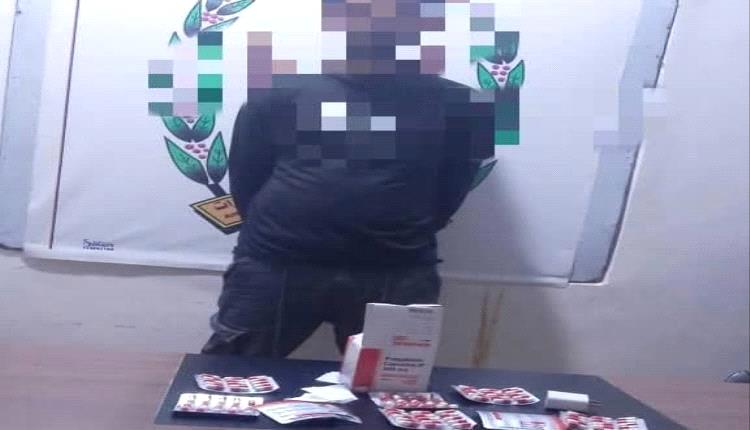 رجل خطير في المهرة يسقط في قبضة رجال الأمن