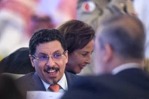 رغم توجيهات العليمي.. رئيس الحكومة يتهرّب من مواجهة معلمي تعز والاحتقان يقترب من الانفجار