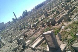 مصادر تكشف سر استهداف أمريكا مقبرتين بصنعاء