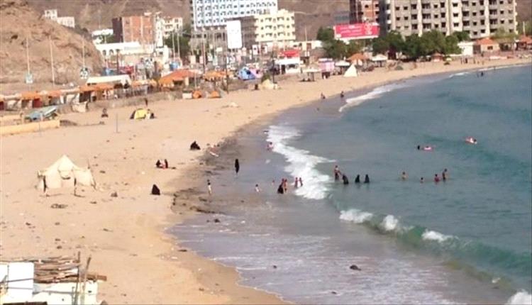 مأساة في ساحل جولدمور بعدن.. مصرع 6 أشخاص غرقًا وسط مطالب بتعزيز إجراءات السلامة