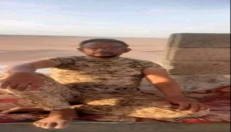 جريمة مزدوجة في مأرب وحجة.. الحوثي يقتحم عزاء شهيد قُتل عطشًا بإهمال الإخوان