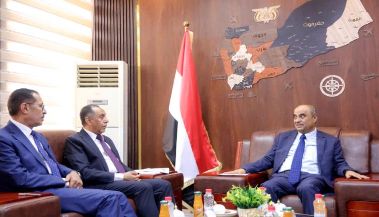 رئيس الوزراء يرفض تبريرات التجار لابقاء الأسعار مرتفعة ويشدد على ضرورة خفضها