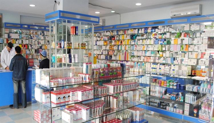 صيدليات تعز تتحول إلى غابة أسعار.. والمرضى يصرخون والرقابة غائبة بعد تعافي الريال