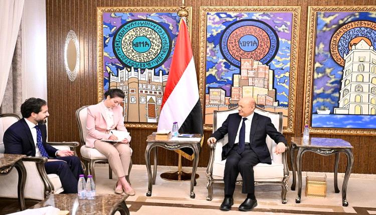 تنسيق عدن- واشنطن.. العليمي: قادة الحوثي بقبضتنا ودعم أمريكي لتحصين العملة والإصلاحات مستمرة