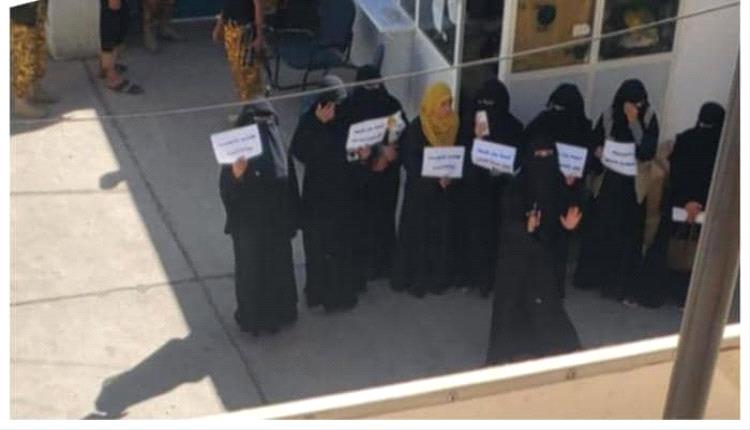 "هيئة المواصفات في صنعاء.. وكر فساد حوثي مغلقة"
