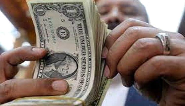 هامور صرف يعبث بالريال باتصال واحد ويقلب حياة الملايين.. هكذا يتحكمون بأسعار الدولار السعودي؟