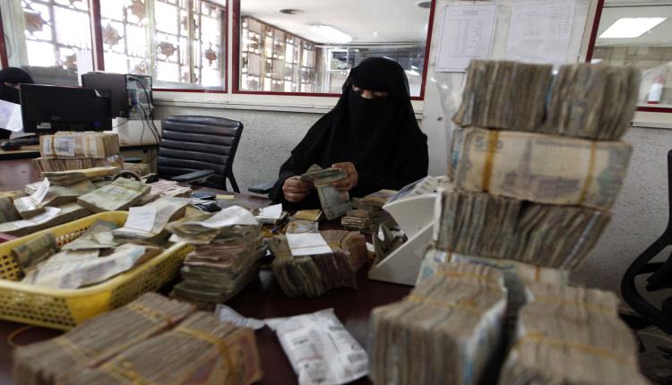 السوق يشتعل خلف الكواليس.. خبير اقتصادي: الـ425 كذبة كبرى وفخ لنهب اليمنيين والسعر المخفي 630