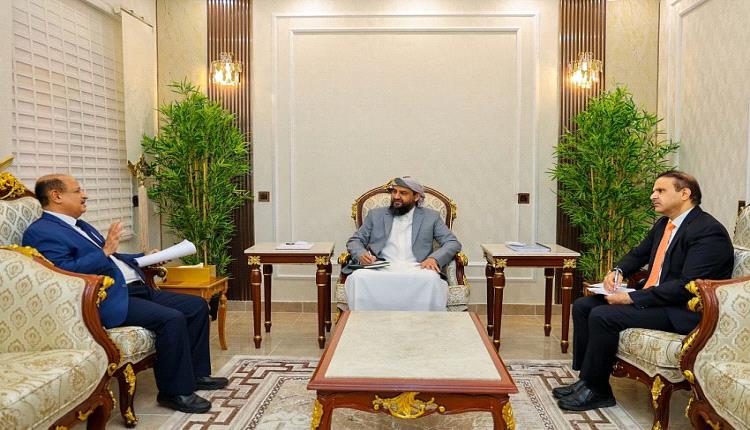 لا عذر بعد اليوم.. تحذير من العيار الثقيل: المحرمي يشدد على تحويل كل ريال للبنك المركزي ويتوعد المقصّرين