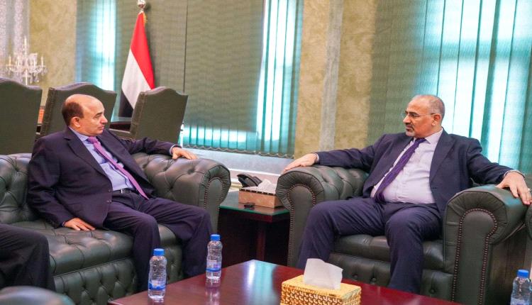 الزُبيدي يؤكد على أهمية دور مجموعة هائل في تغطية احتياجات السوق من السلع