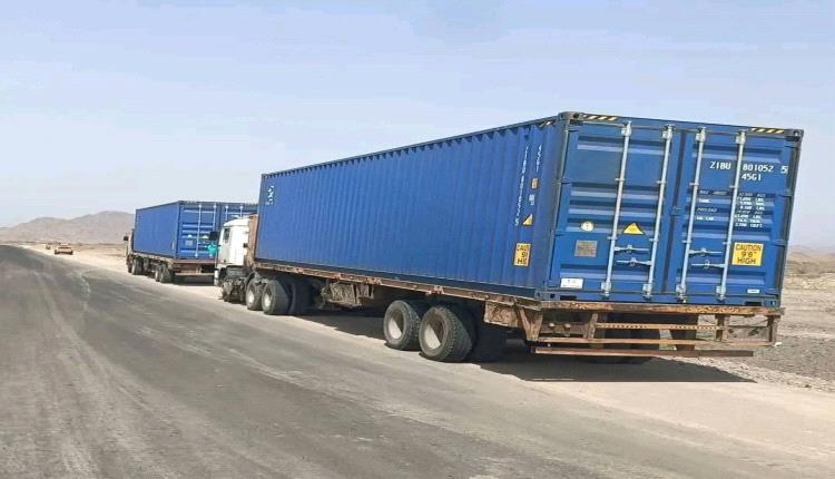 غضب شعبي ضد هائل سعيد.. احتجاز شاحنات البضائع احتجاجاً على تسعيرة الاستفزاز بالضالع
