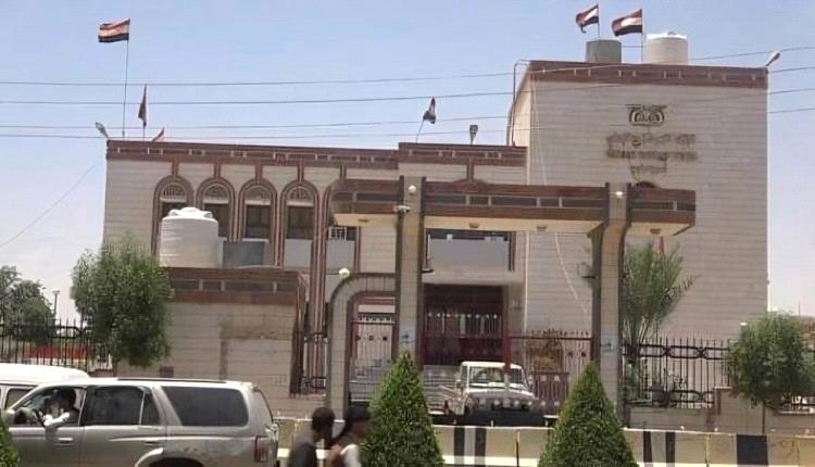القبض على 40 صراف من كبار المضاربين المتورطين في انهيار الريال وتهديدات صارمة من البنك المركزي