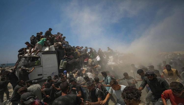 شاحنة مساعدات تقضي على 20 فلسطيني في غزة