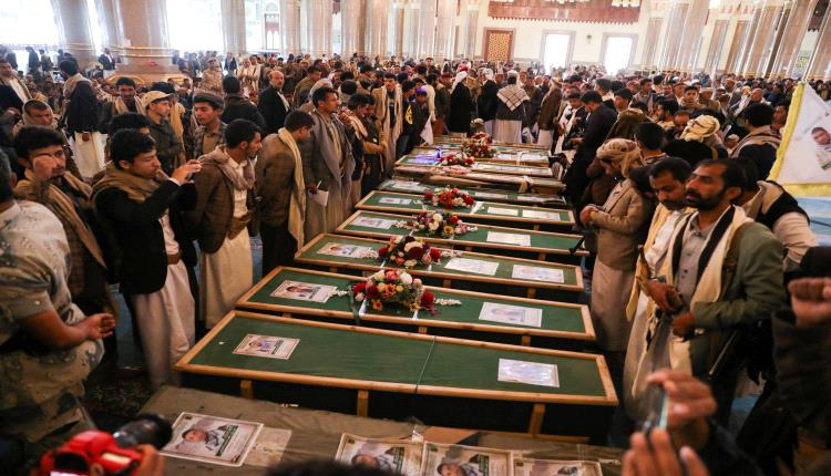 الحوثي يقر بمصرع 16 عنصرًا ينتحلون صفات عسكرية