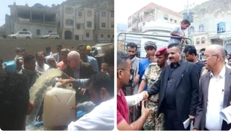 وكيل التنمية قفز للبئر على حساب فاعل خير.. ووكيل الخدمات جاء يفتتح الضخ رسمياً في تعز
