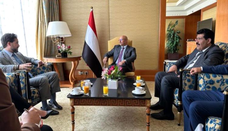 طارق صالح يبحث واشنطن جهود مواجهة تهريب السلاح الإيراني