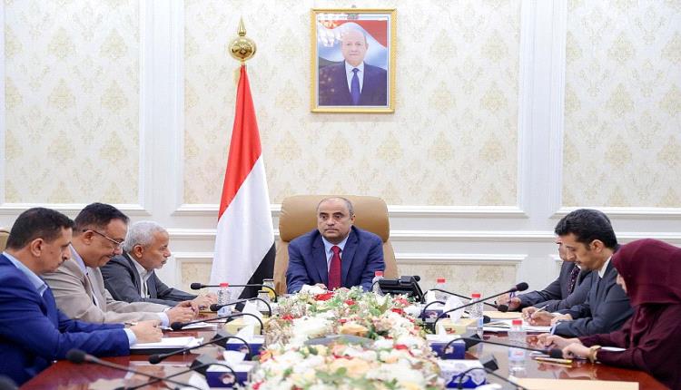 حكومة بن بريك تُفعّل خططاً طموحة لإنعاش الاقتصاد وتوفير بيئة جاذبة للمستثمرين المحليين والدوليين