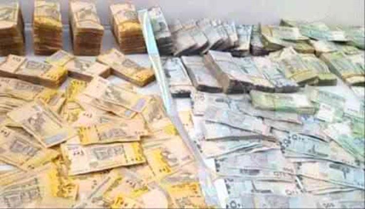 توحيد العملة قريباً.. انهيار اقتصادي غير مسبوق للحوثيين يكشفه خبير اقتصادي