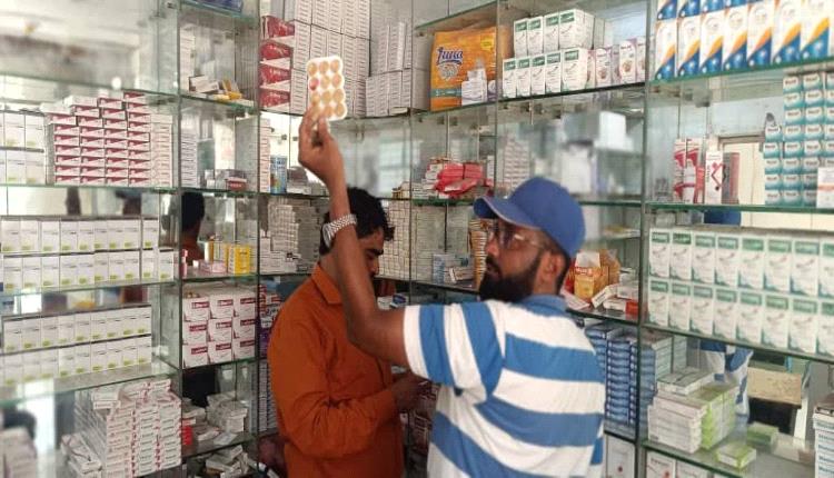 ضبط صيدليات متلاعبة بالحديدة وإحالتها لاتخاذ الإجراءات