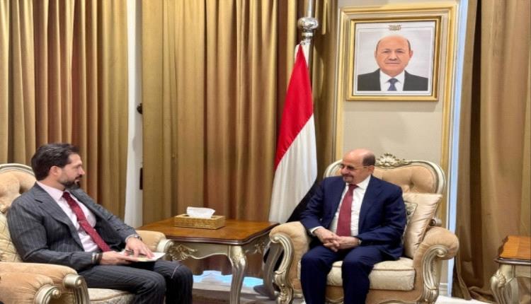 الحكومة اليمنية تؤكد أهمية الدور الأمريكي في دعم الاستقرار الاقتصادي والإنساني