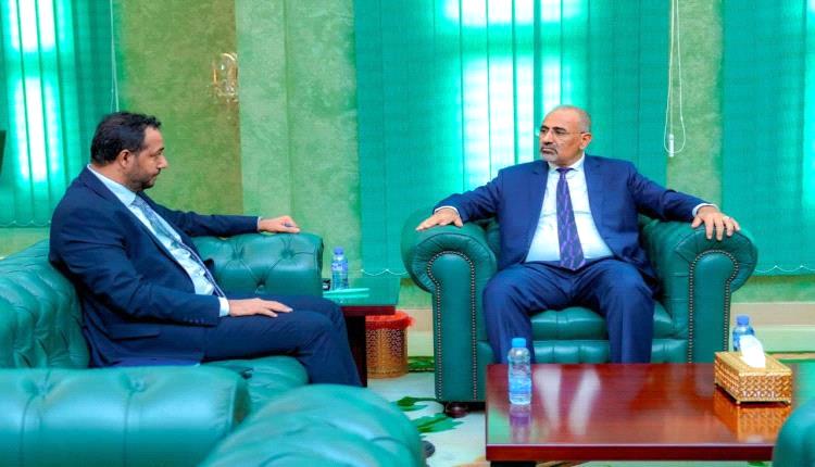 الزُبيدي يتابع استعدادات انطلاق العام الدراسي الجديد ويؤكد دعم المعلمين لضمان التعليم