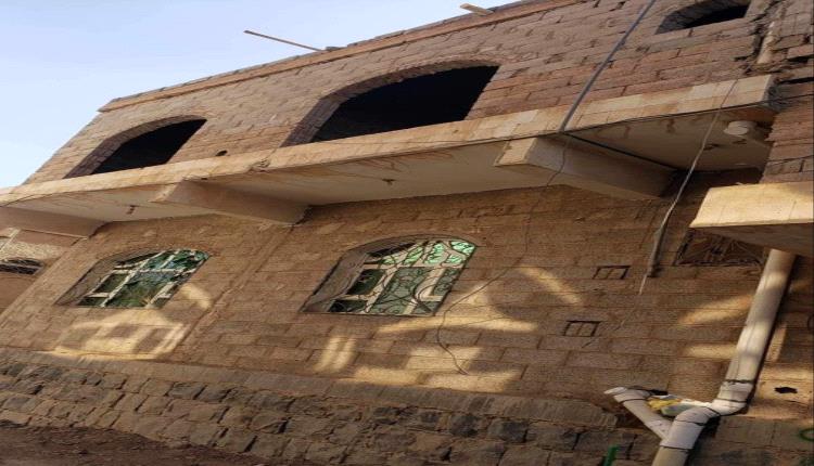 الحوثيون يصادرون منزل العميد ويعبثون بمحتوياته للوصول إلى غزة