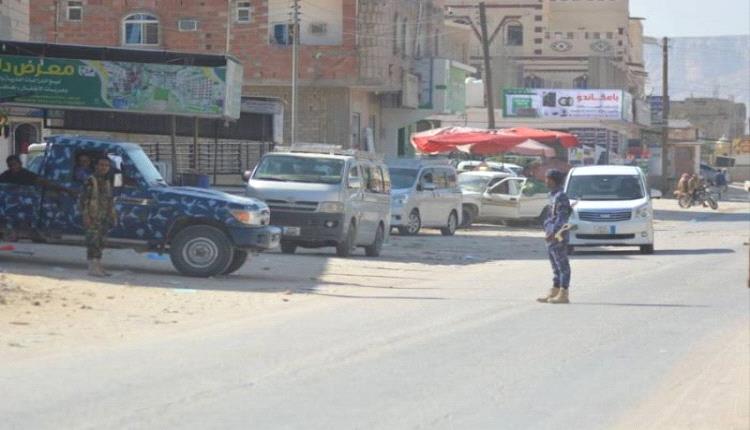 ملاحقة سيارة نوع كورولا تنتهي بضبط ممنوعات خطيرة في حضرموت