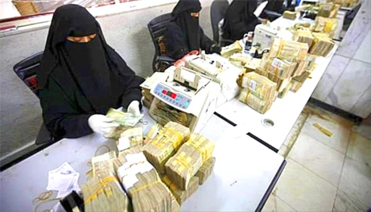  محافظتين تمتنعان عن توريد الإيرادات إلى مركزي عدن