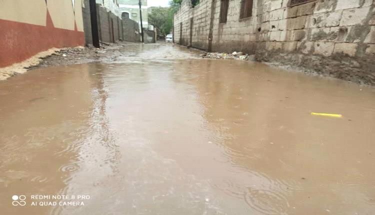 وفاة مواطنين واضرار بالغة في الممتلكات جراء السيول بلحج