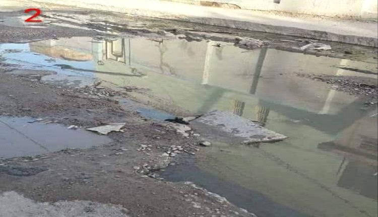 الأمطار تفضح فساد مناقصات ترقيع شوارع تعز.. غشّ ممنهج يهدر المال العام ويهدد حياة الناس