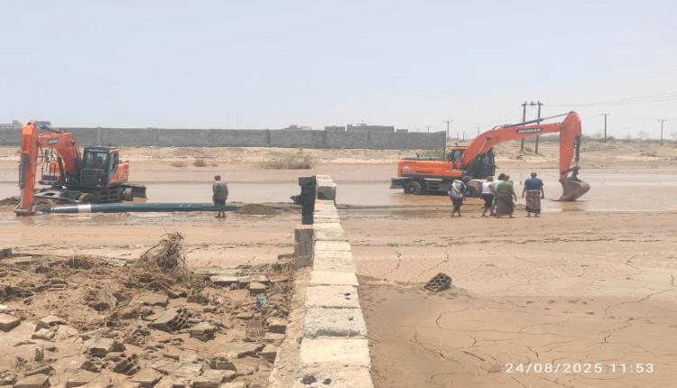 مؤسسة المياه في العاصمة عدن تعيد خط المياه للخدمة بعد جهود مكثفة