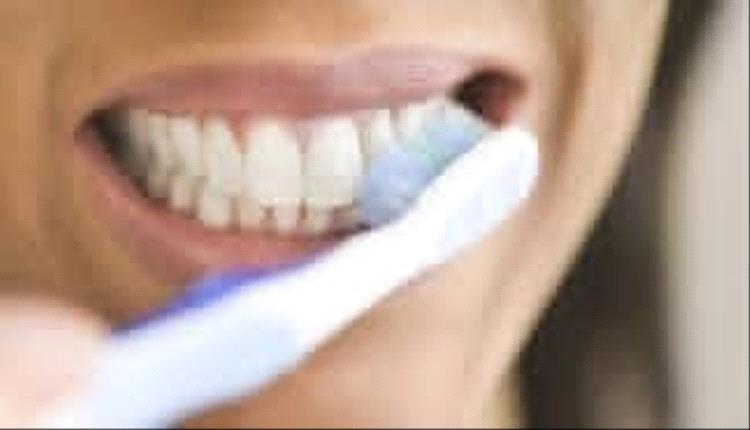 تعرف على الطريقة الصحيحة لتنظيف الأسنان