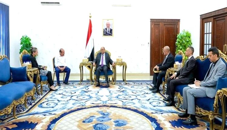 بن بريك يكشف هدفه من الإصلاحات الاقتصادية الأخيرة