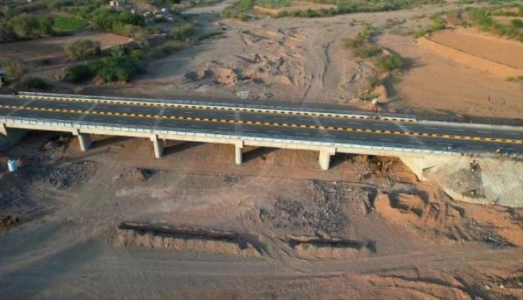 بحلة جميلة.. افتتاح جسر وادي موزع بتمويل إماراتي سخي