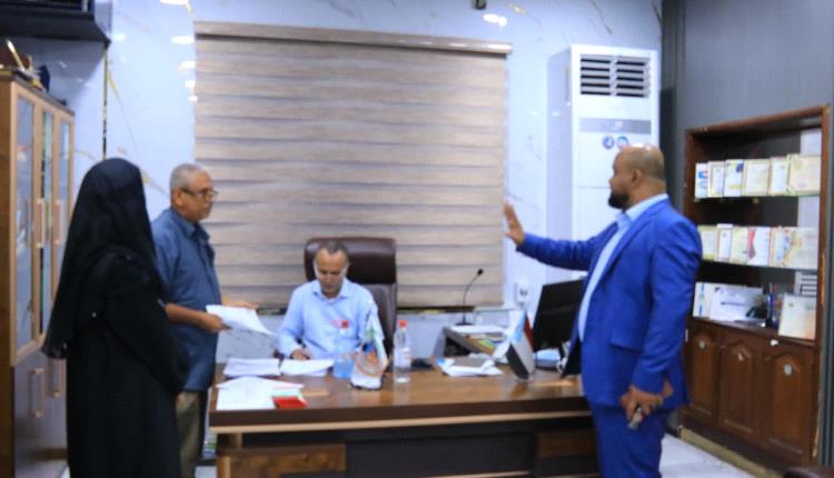 القنبلة تنفجر في عدن.. القضاء يفضح تلاعب "التربية" برسوم المدارس الخاصة وسرقة أولياء الأمور