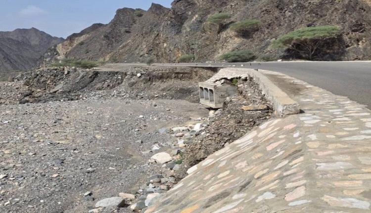 خطر يهدد طريق استراتيجي وتحذيرات عاجلة من موت مفاجئ بهذه المحافظة