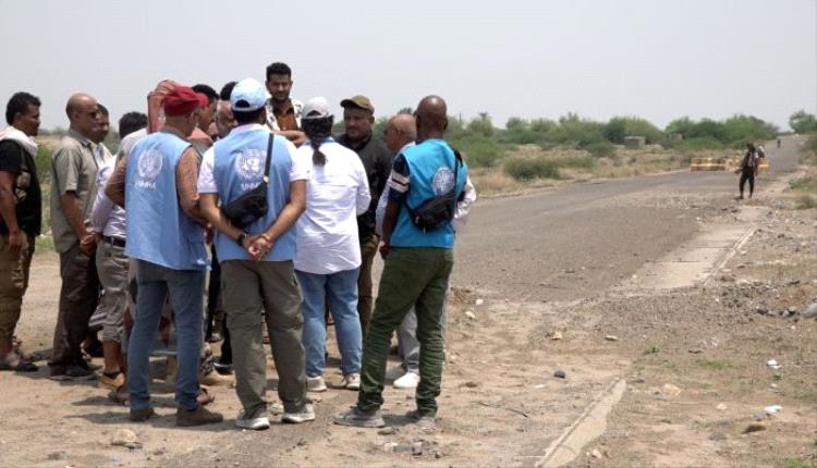 فريقي أممي يُجري تقييمًا ميدانيًا لطريق حيس- الجراحي في الحديدة